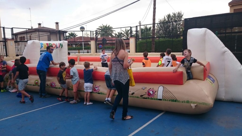 alquiler futbolín humano hinchable Alicante y Murcia