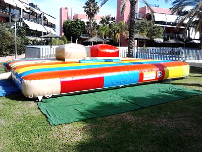 Alquiler Hinchable Gladiadores