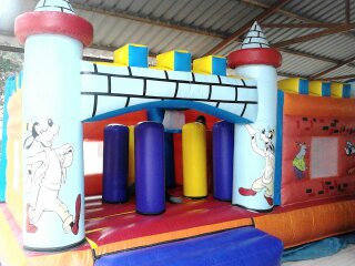 Castillo Hinchable en Fiesta de Colegio